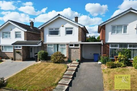 3 bedroom link detached house for sale