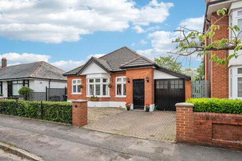 Twynham Avenue, Christchurch BH23 3 bed chalet for sale