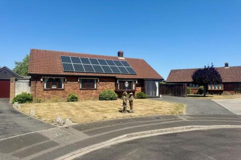 Sorrell Way, Christchurch BH23 3 bed detached bungalow for sale