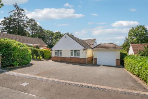 Martins Drive, Ferndown BH22 3 bed bungalow for sale