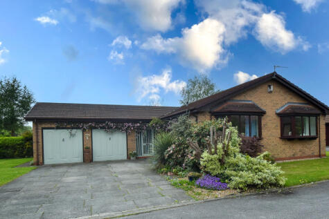 Hillam Close, Urmston, M41 3 bed detached bungalow for sale