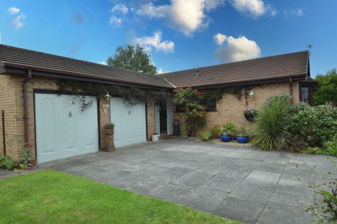 Hillam Close, Urmston, M41 3 bed detached bungalow for sale