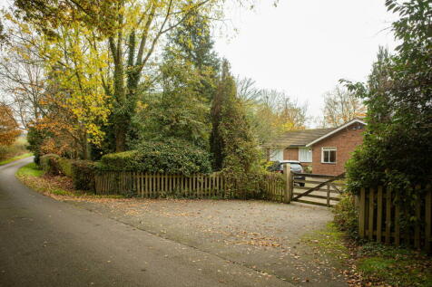 3 bedroom detached bungalow for sale