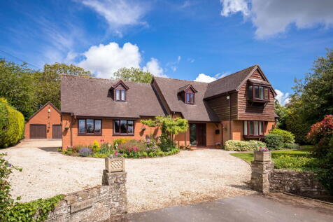 5 bedroom detached house for sale