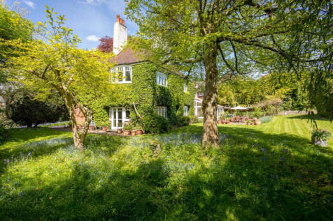 6 bedroom detached house for sale