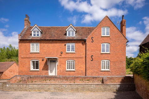 5 bedroom country house for sale