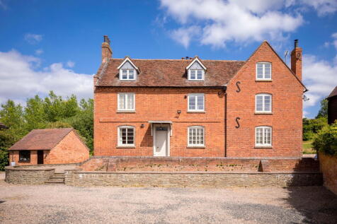 5 bedroom country house for sale