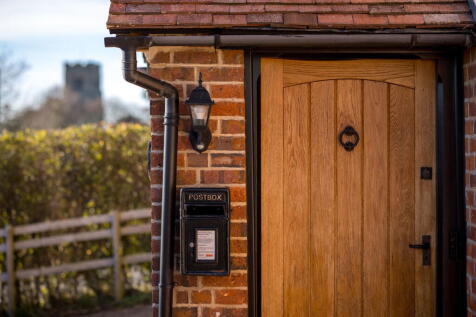 6 bedroom detached house for sale