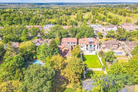 6 bedroom detached house for sale