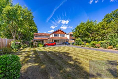 5 bedroom detached house for sale