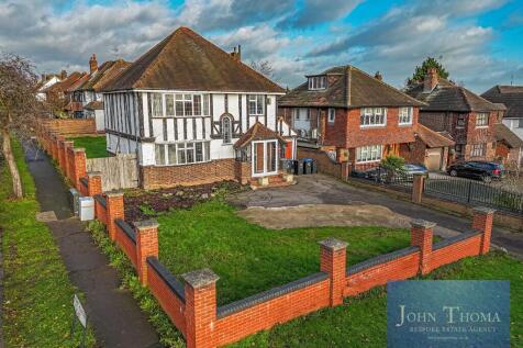 Manor Road, Chigwell IG7 4 bed property for sale