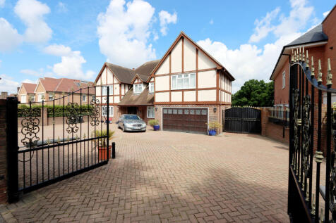 5 bedroom detached house for sale