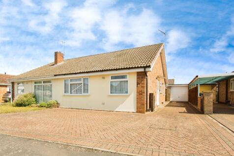 2 bedroom semi-detached bungalow for sale