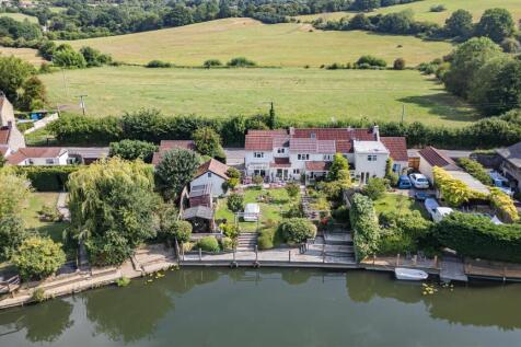 5 bedroom semi-detached house for sale
