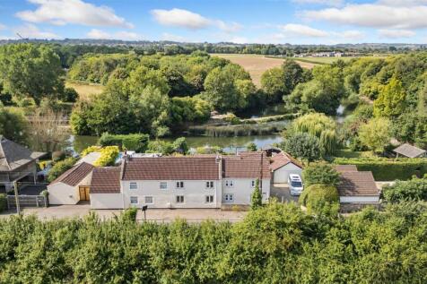 5 bedroom semi-detached house for sale