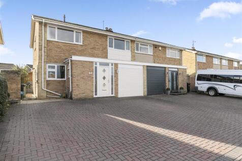 4 bedroom semi-detached house for sale