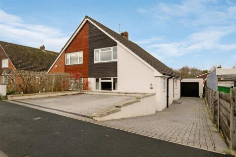 3 bedroom semi-detached house for sale