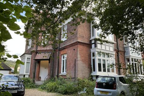 4 SOMERS ROAD, REIGATE RH2 2 bed flat for sale