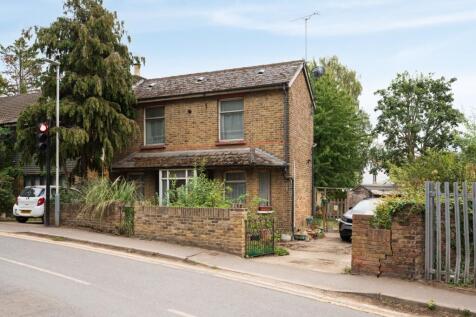 TROUT ROAD UB7 2 bed detached house for sale