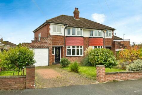 3 bedroom semi-detached house for sale