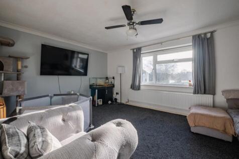 Boston Avenue, Rayleigh SS6 2 bed flat for sale