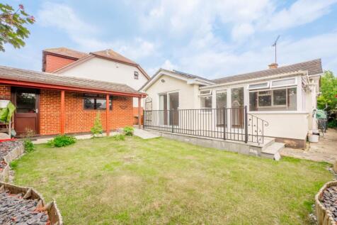 Hillside Avenue, Hockley SS5 2 bed detached house for sale