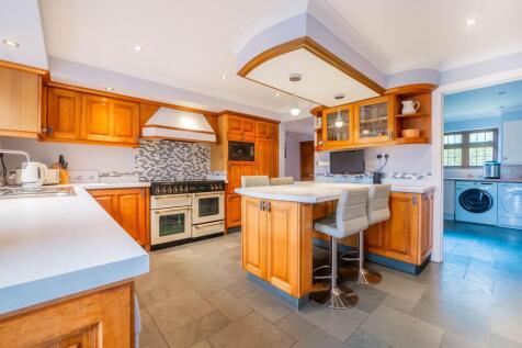 Hullbridge Road, Rayleigh SS6 4 bed detached house for sale