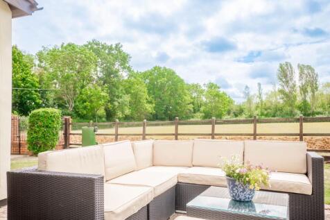 Hullbridge Road, Rayleigh SS6 4 bed detached house for sale