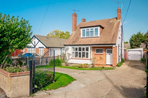 London Road, Rayleigh SS6 3 bed detached house for sale