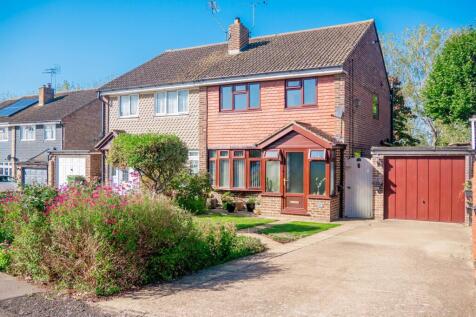 Chilham Close, Basildon SS13 3 bed semi