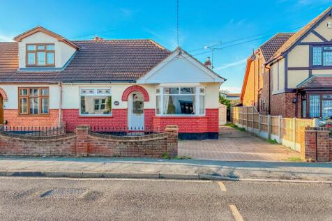 2 bedroom semi-detached bungalow for sale