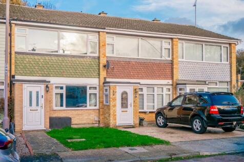 The Finches, Benfleet SS7 2 bed terraced house for sale