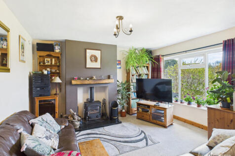 3 bedroom semi-detached bungalow for sale