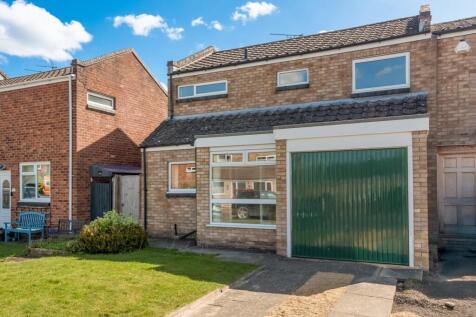 3 bedroom semi-detached house for sale