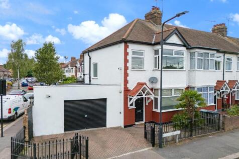 3 bedroom end of terrace house for sale