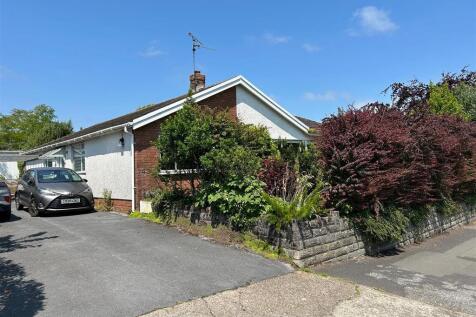 4 bedroom detached bungalow for sale