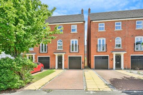 3 bedroom town house for sale