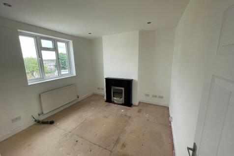 3 bedroom maisonette for sale