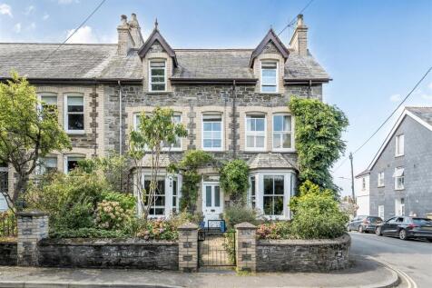 5 bedroom semi-detached house for sale