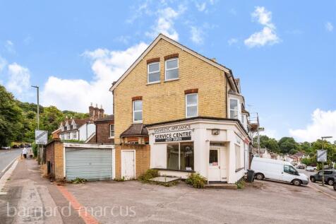 4 bedroom end of terrace house for sale