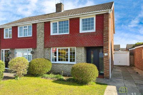 Birch Close, North Hykeham LN6 3 bed semi
