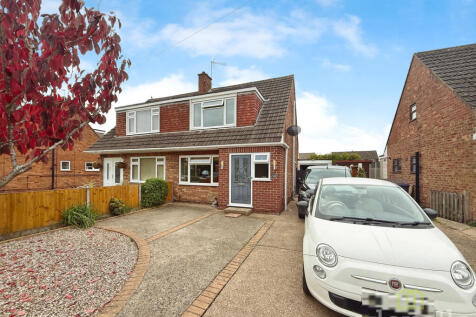 Chestnut Road, North Hykeham LN6 3 bed semi