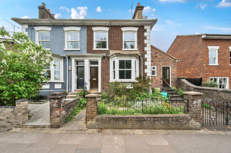 West Street, Bedfordshire LU6 3 bed semi