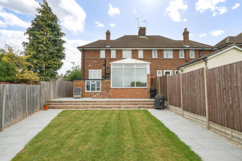 Marina Drive, Bedfordshire LU6 3 bed semi