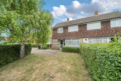 Poynters Road, Bedfordshire LU4 3 bed semi