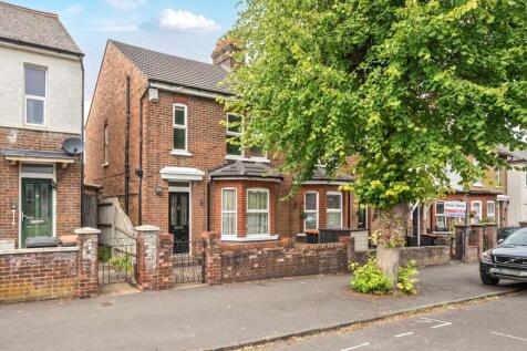 Clifton Road, Bedfordshire LU6 3 bed semi