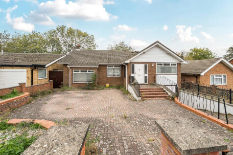 Furness Avenue, Bedfordshire LU6 4 bed bungalow for sale