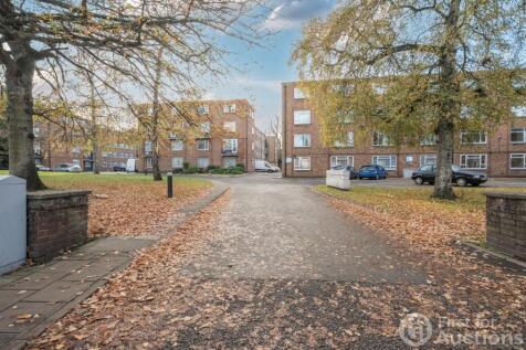 High Street South, Dunstable... Studio for sale