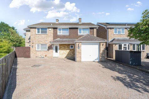 Coombe Drive, Bedfordshire LU6 5 bed detached house for sale