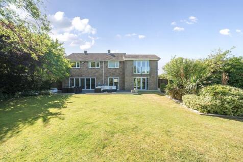 Coombe Drive, Bedfordshire LU6 5 bed detached house for sale